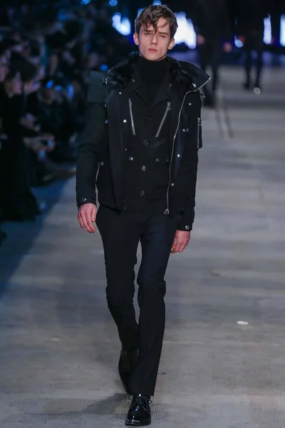 Look 11